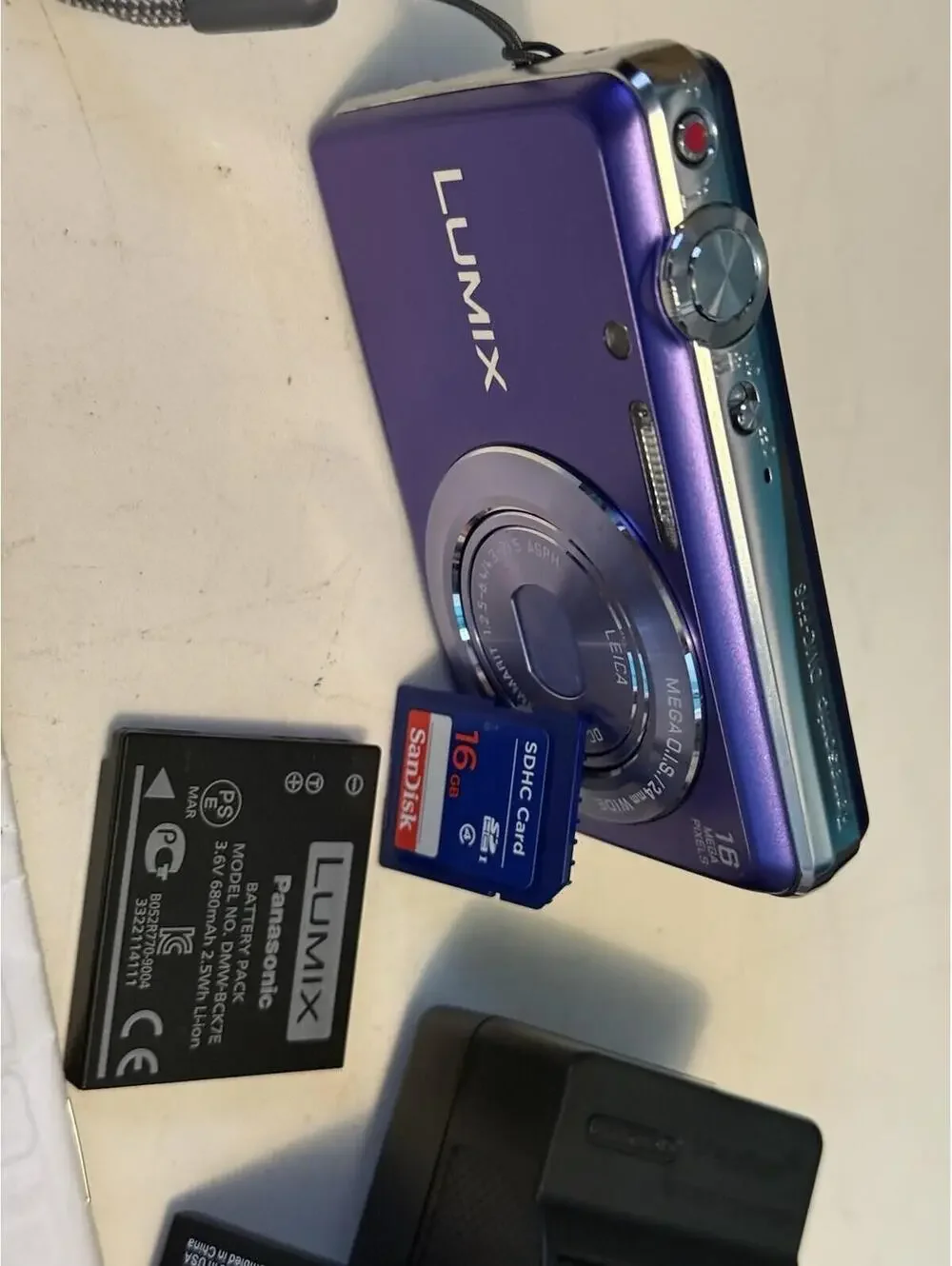 DMC-FH5 Panasonic LUMIX DMC-FH5 16MP Compact Digital Camera Bundle
